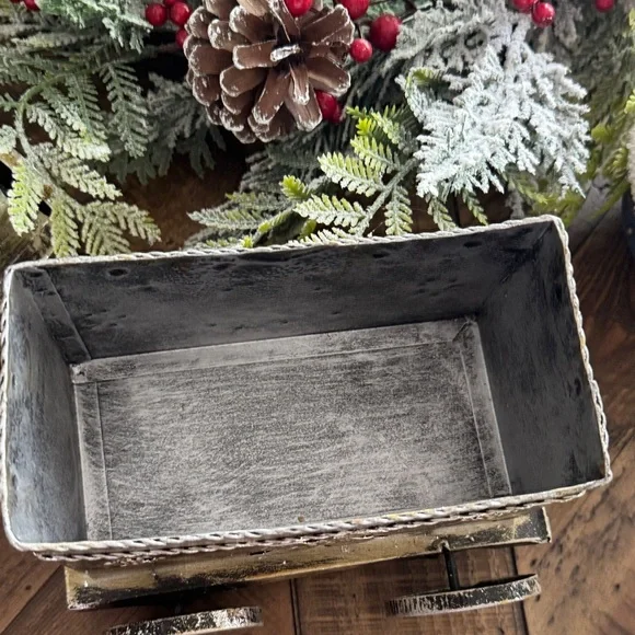 Vintage Metal Train Decor - Picture 3 of 13